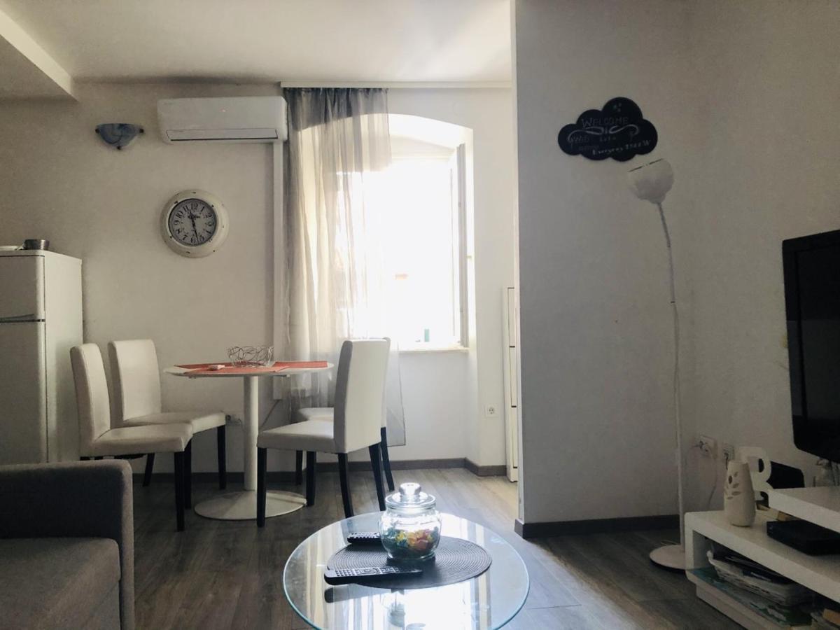 West Wall Apartment สปลิท ภายนอก รูปภาพ